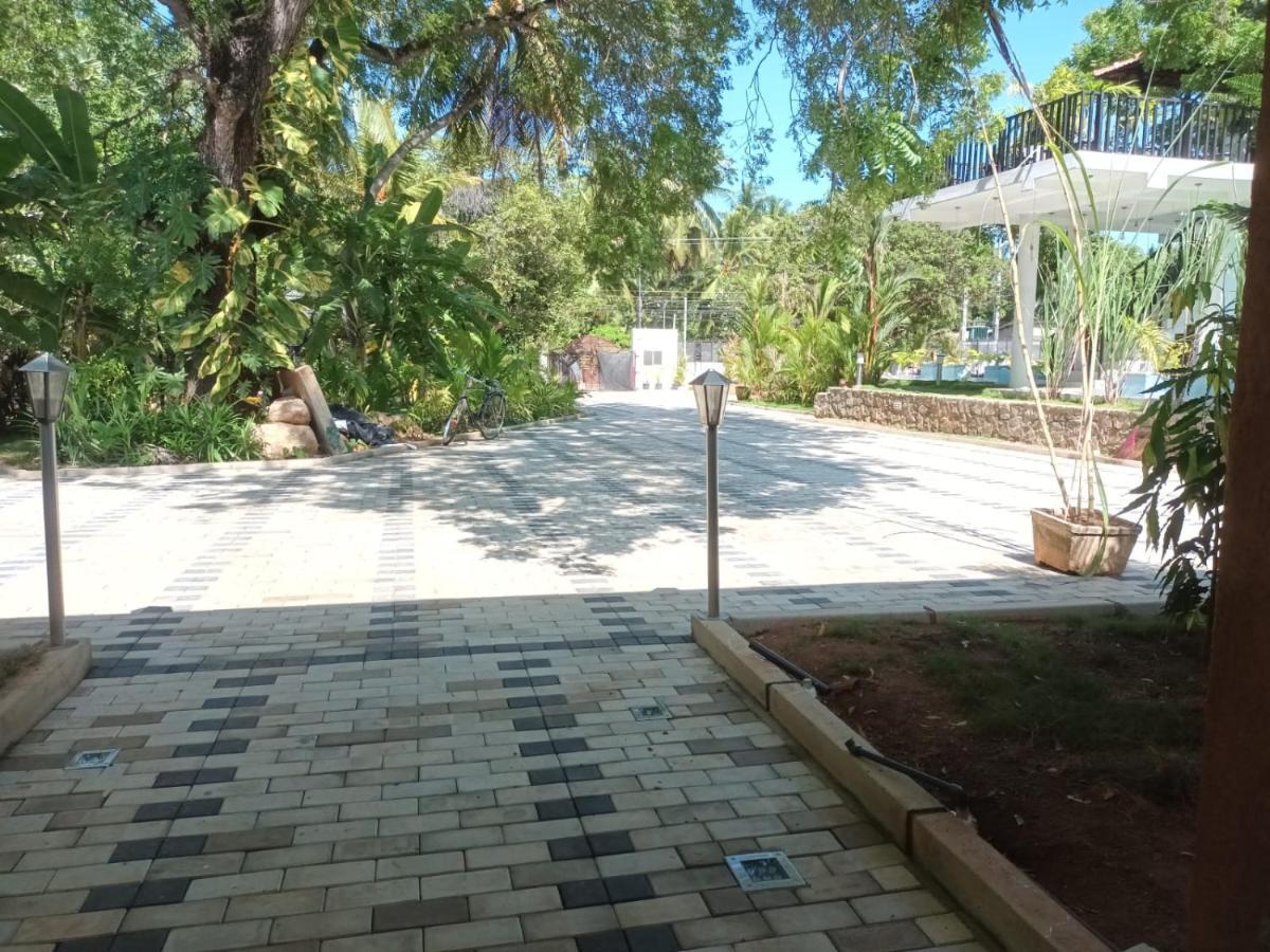 Lucky Beach Resort تريكونامالاي المظهر الخارجي الصورة
