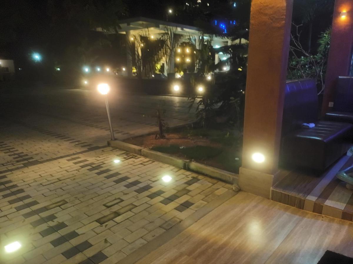Lucky Beach Resort تريكونامالاي المظهر الخارجي الصورة
