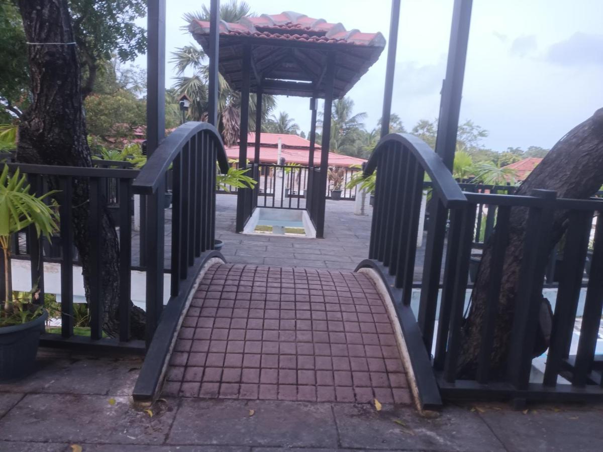 Lucky Beach Resort تريكونامالاي المظهر الخارجي الصورة