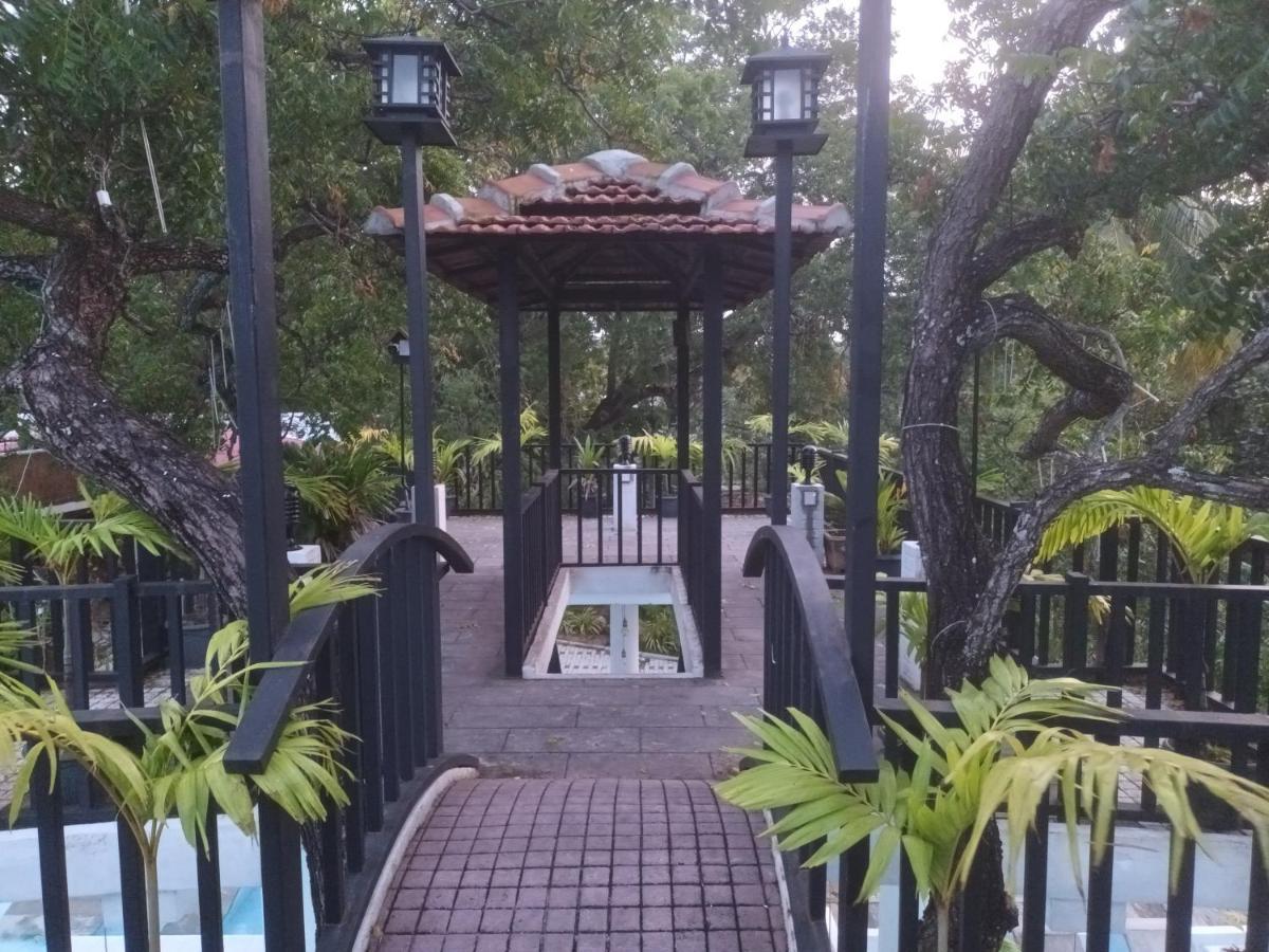 Lucky Beach Resort تريكونامالاي المظهر الخارجي الصورة