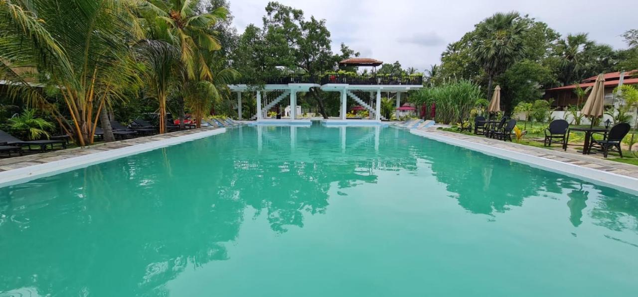 Lucky Beach Resort تريكونامالاي المظهر الخارجي الصورة