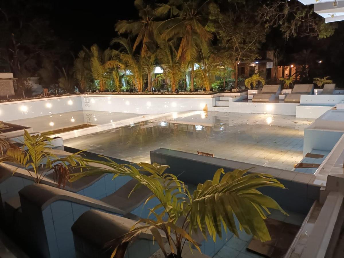 Lucky Beach Resort تريكونامالاي المظهر الخارجي الصورة