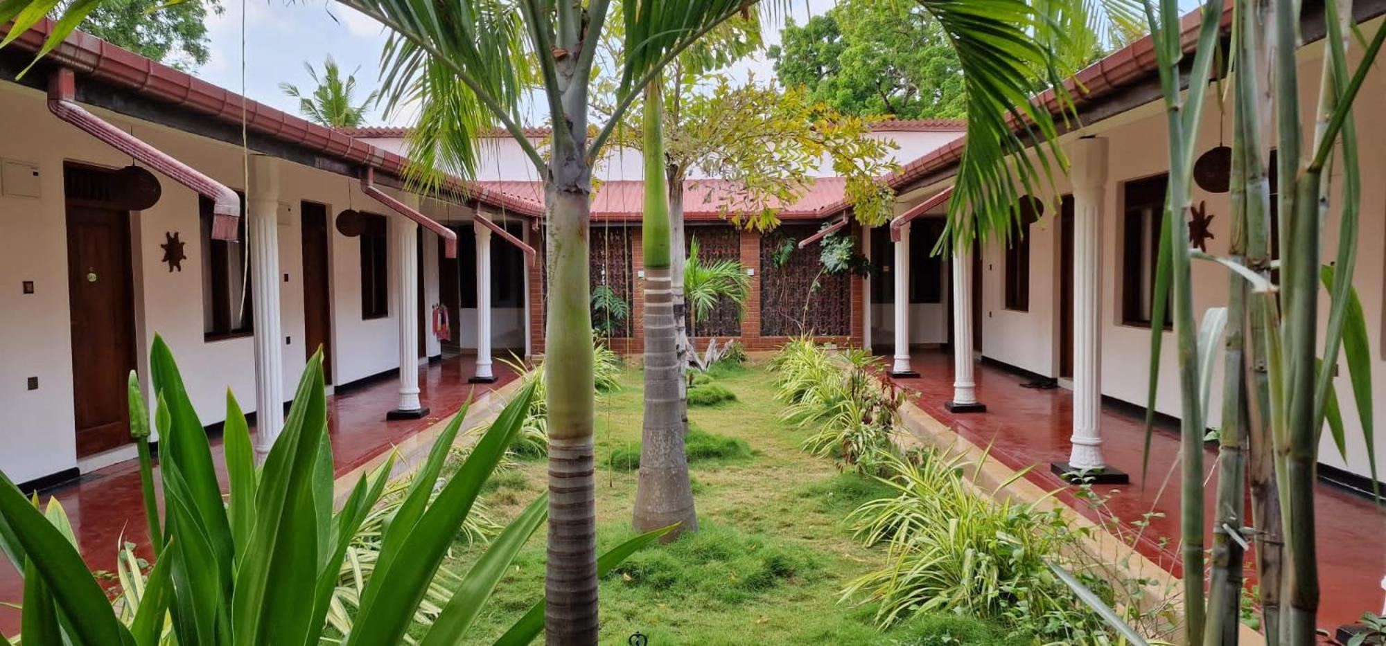 Lucky Beach Resort تريكونامالاي المظهر الخارجي الصورة
