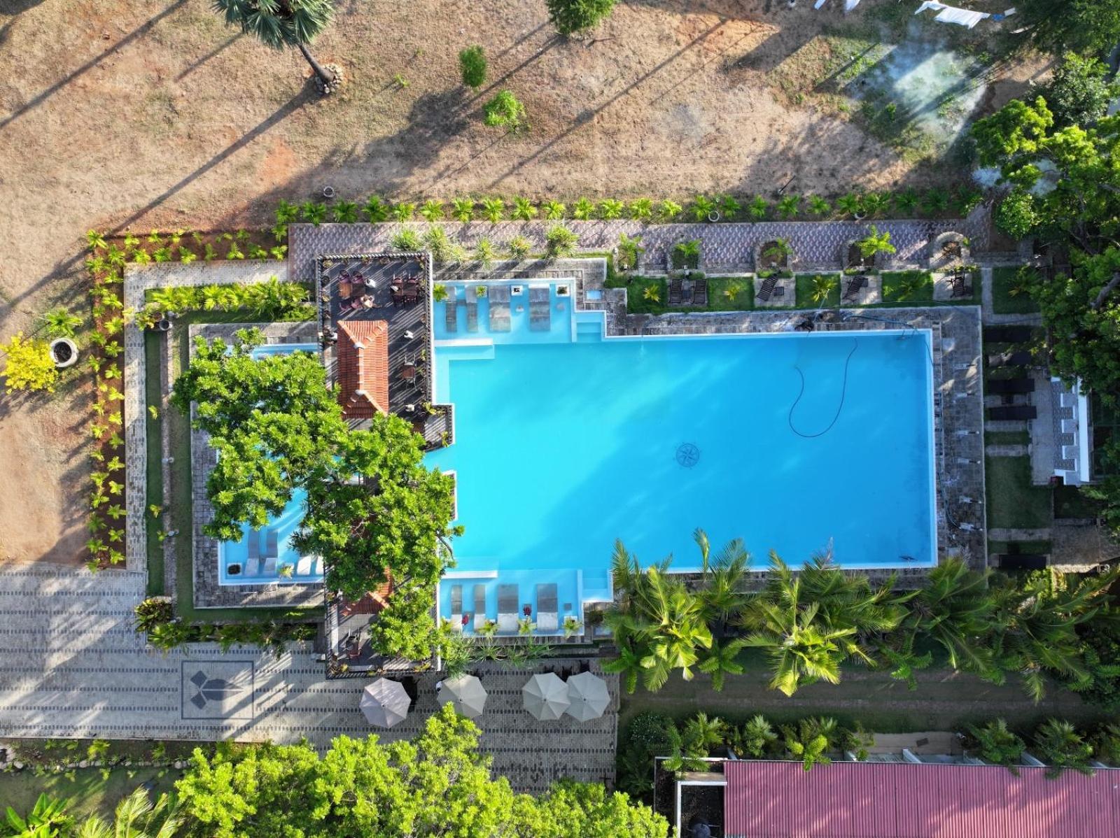 Lucky Beach Resort تريكونامالاي المظهر الخارجي الصورة